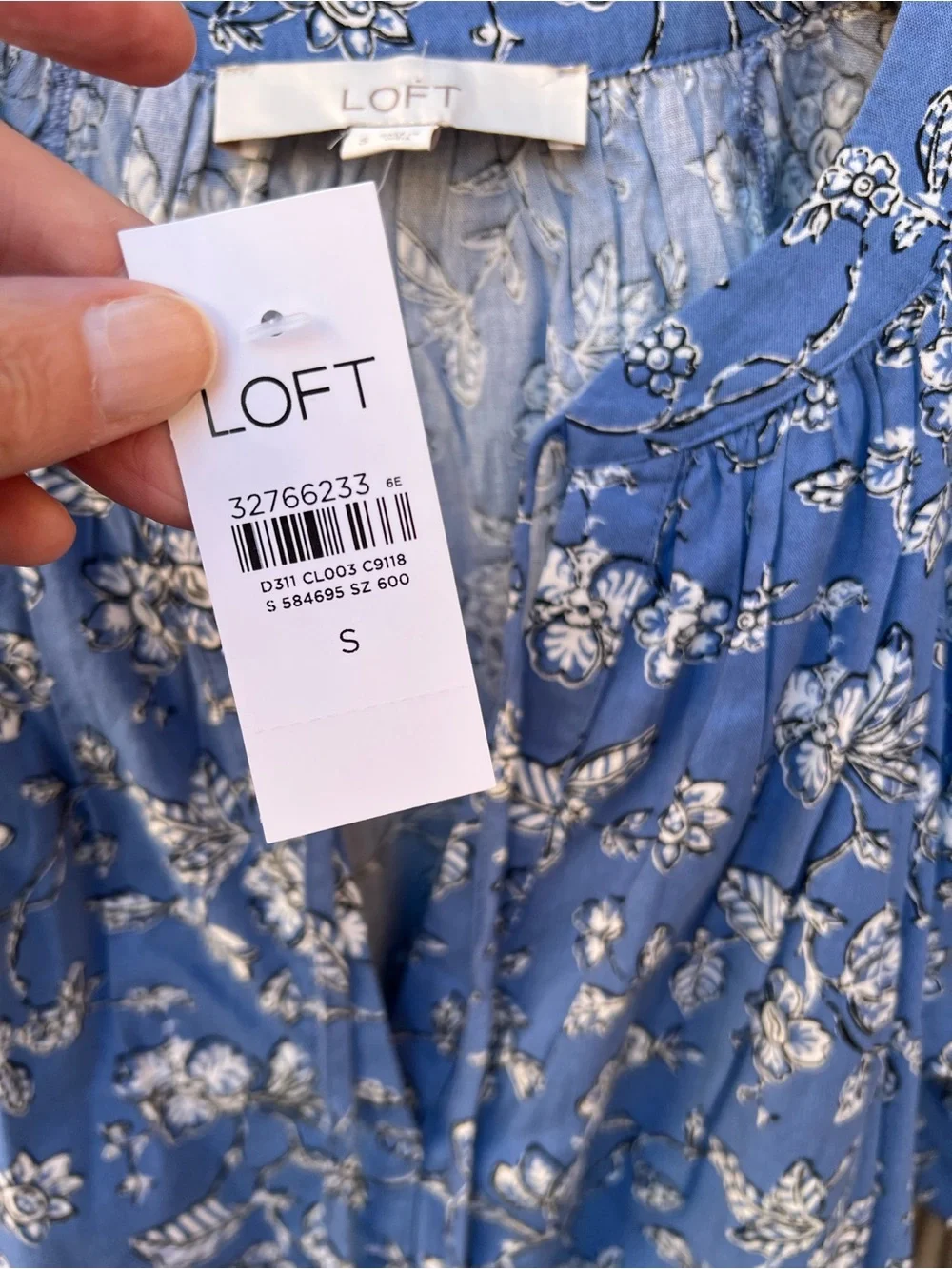 👗LOFT Blue Floral Puff-Sleeve Women's Top
